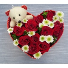 Мишка в сердце с эквадорскими розами
